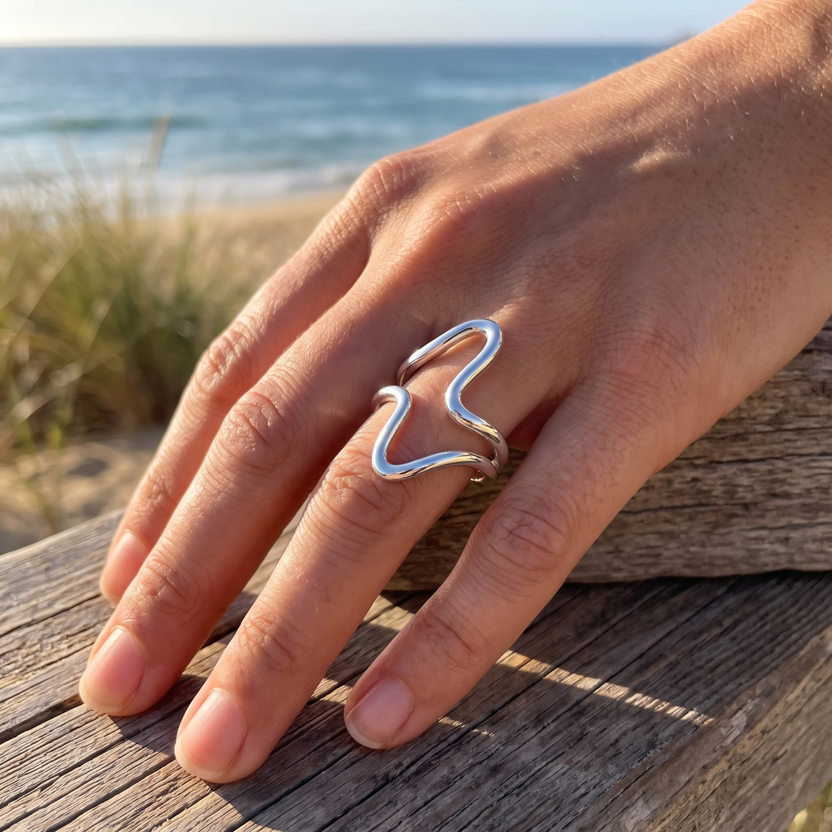 Isla Wave Ring Silver lifestyle