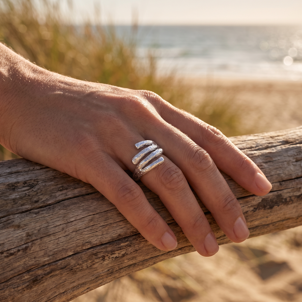 Dune Twist Ring Silver lifestyle
