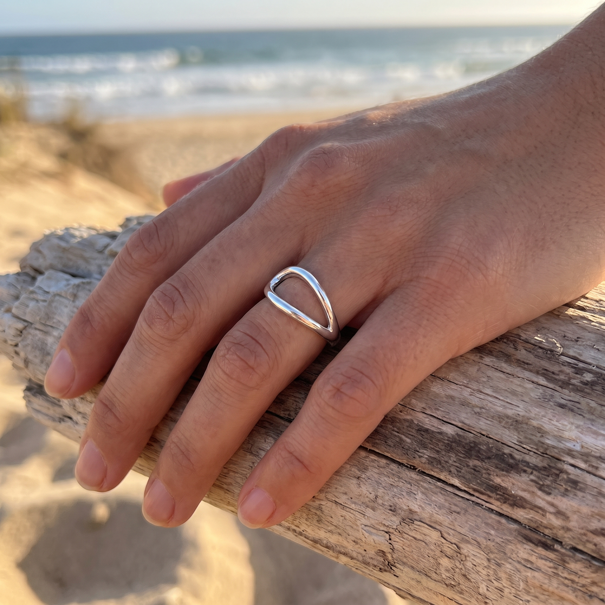 Nahele Curve Ring Silver lifestyle