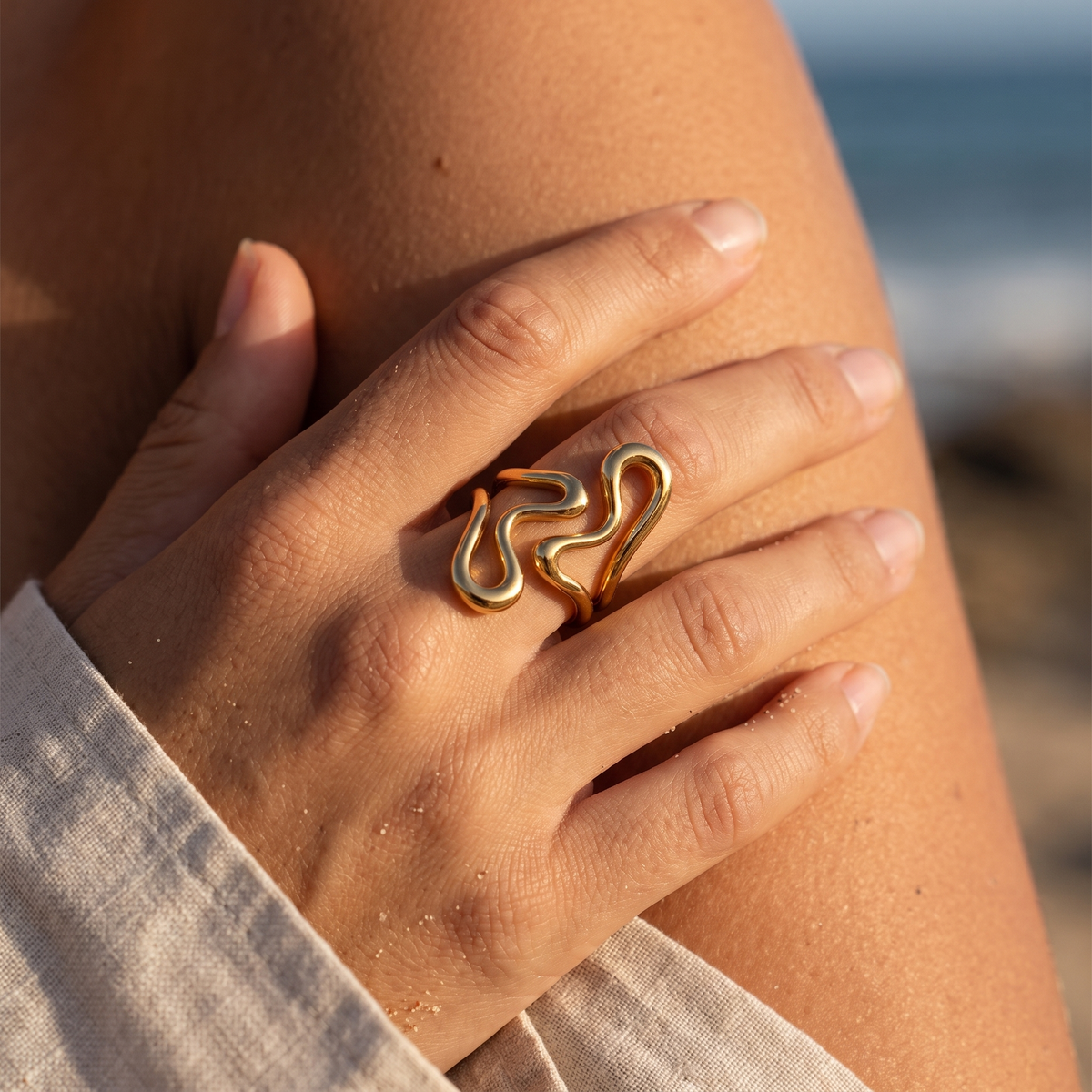 Sculptura Ring Gold lifestyle