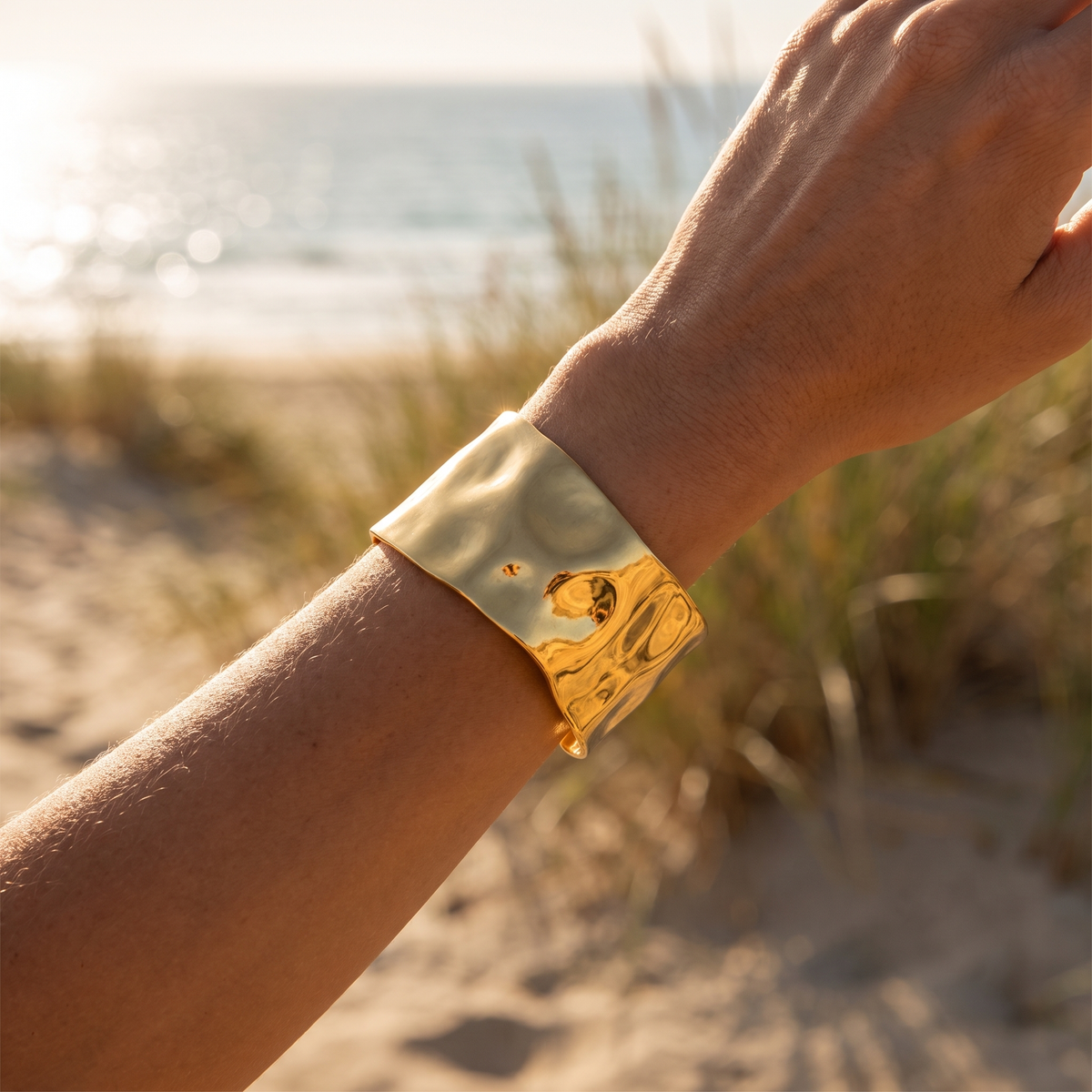 Tidal Love Bracelet Gold lifestyle