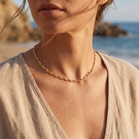Solra Necklace Gold lifestyle
